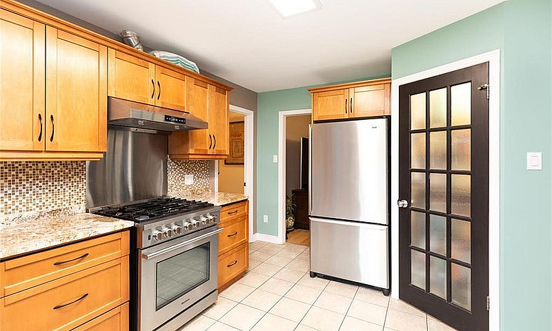 2946 Henderson Highw...