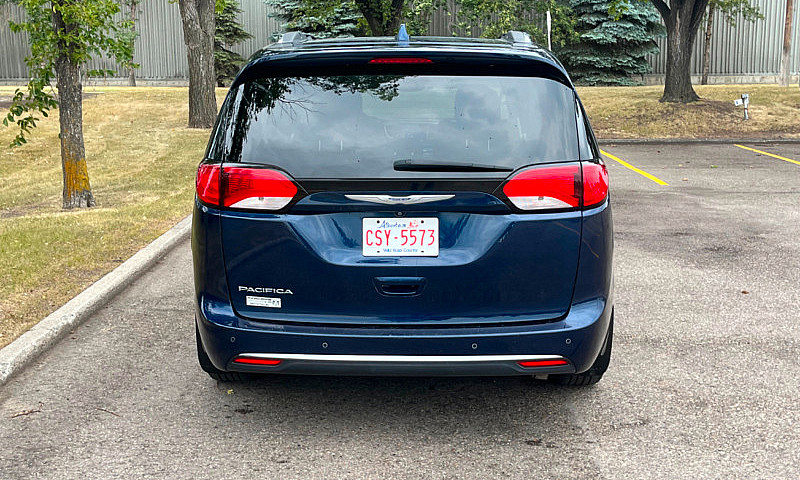 2017 Chrysler Pacifi...