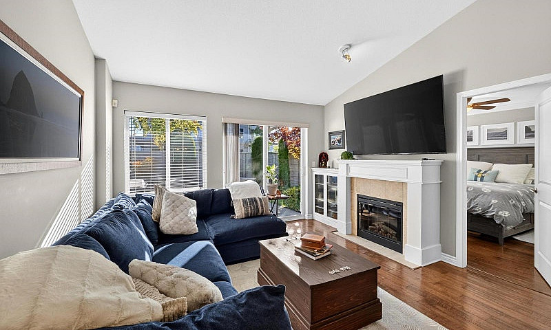 23 17516 4 Avenue Su...