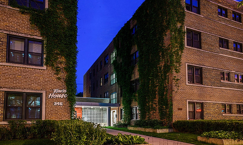 2Br Suite In Charact...