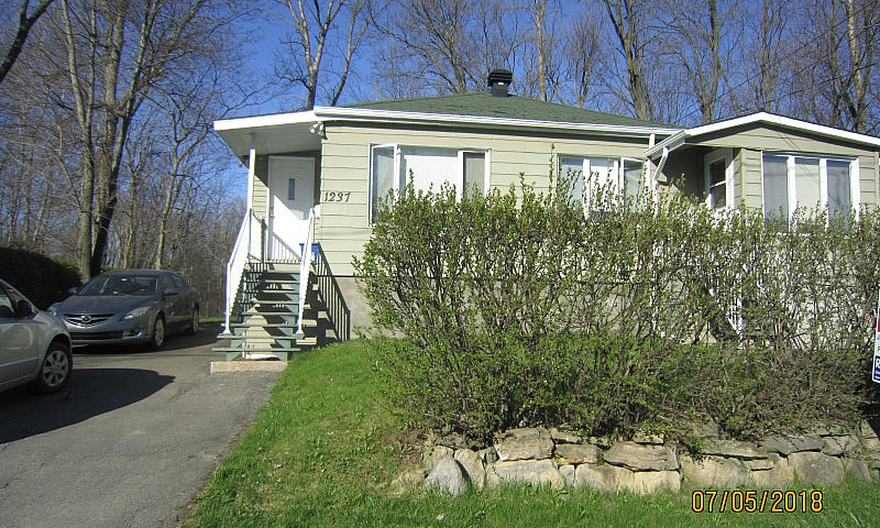 Laval, Maisons A Lou...