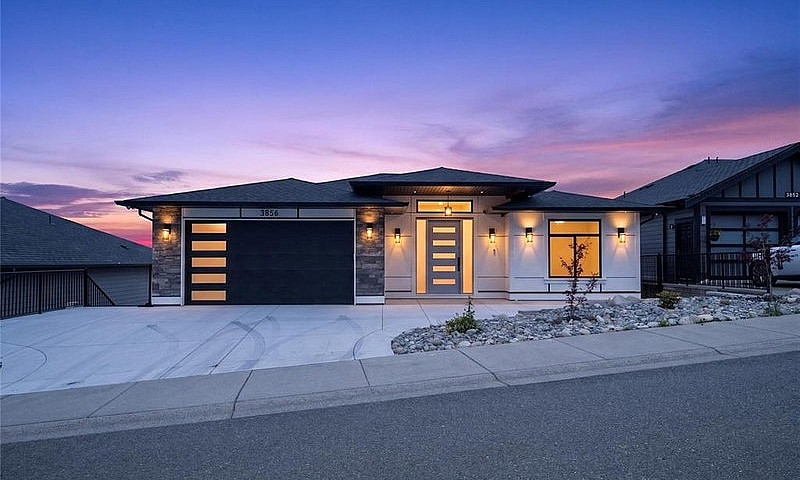 Luxurious 8 Bed Home...