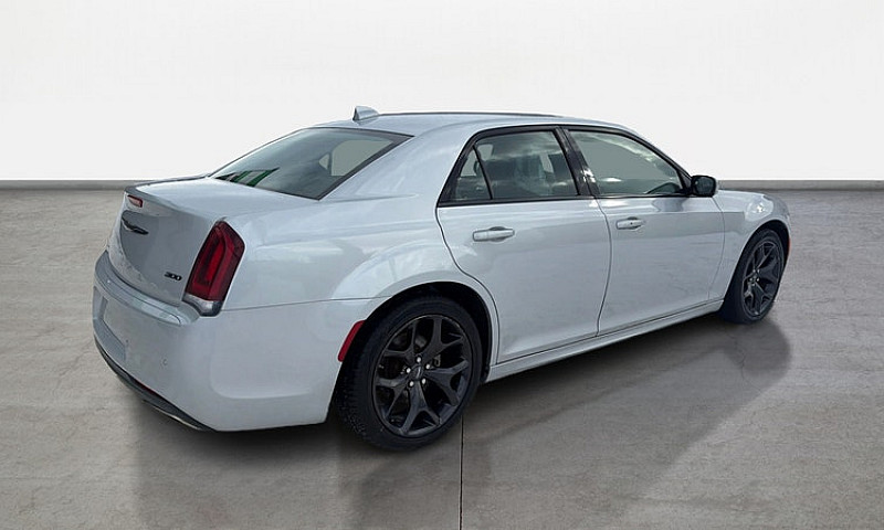 2022 Chrysler 300...