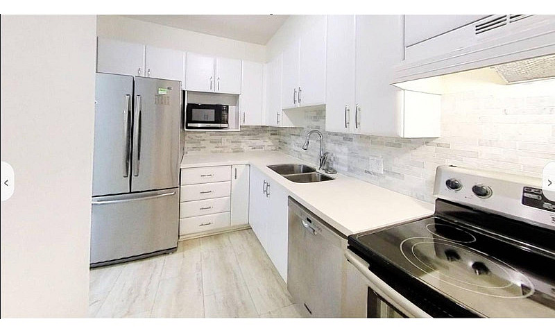 305 15268 105 Avenue...