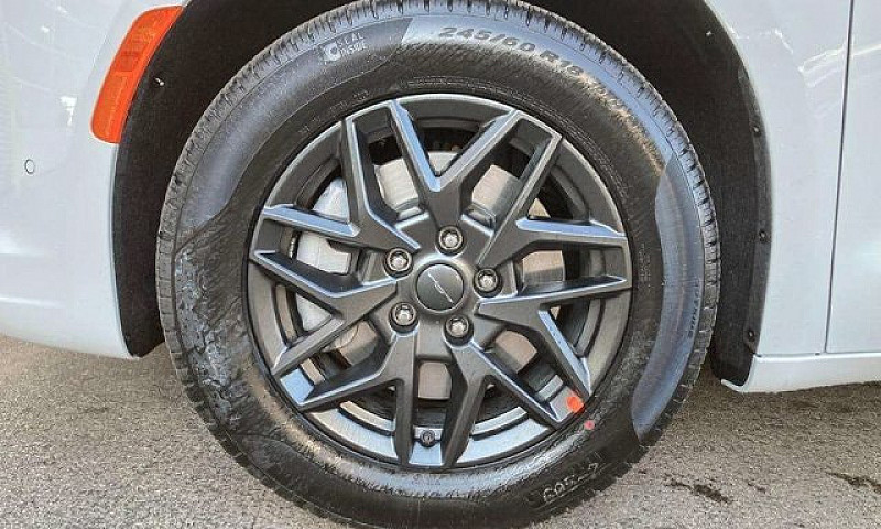 2027 Chrysler Pacifi...