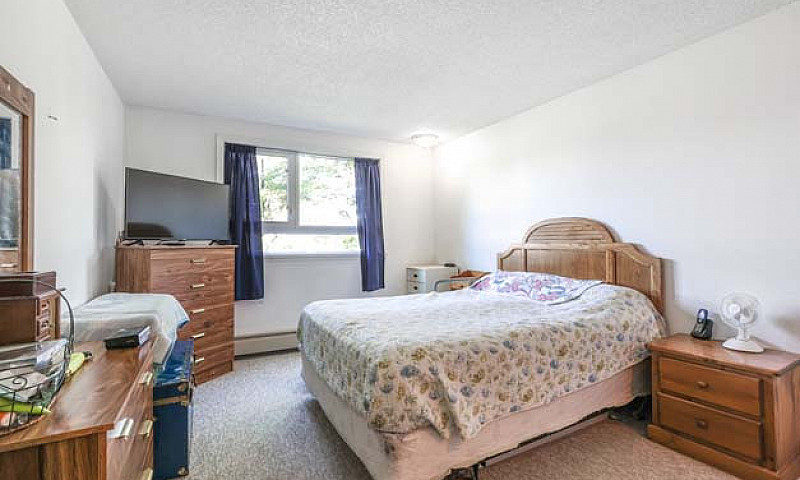 Well Laid-Out 2 Br N...