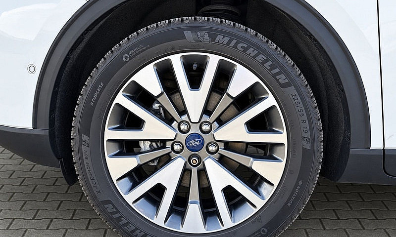 2020 Ford Escape Tit...