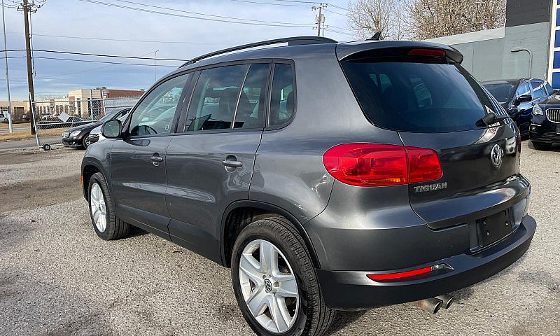 2016 Volkswagen Tigu...