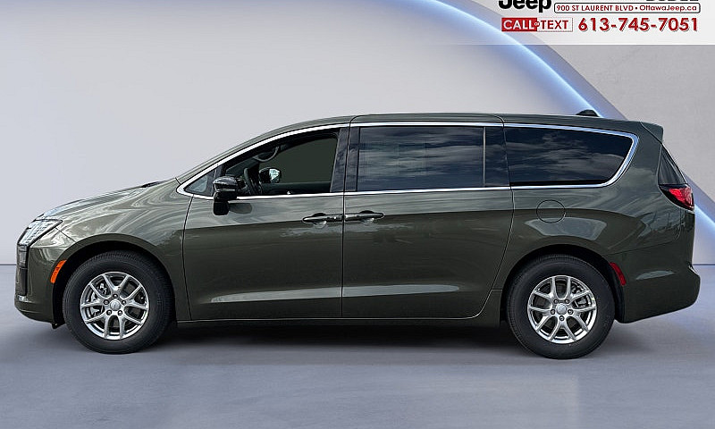 2027 Chrysler Pacifi...