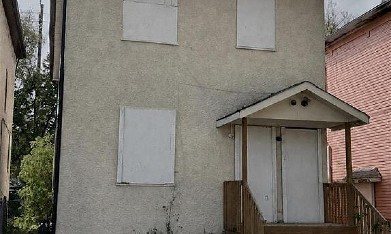 430 Redwood Avenue W...