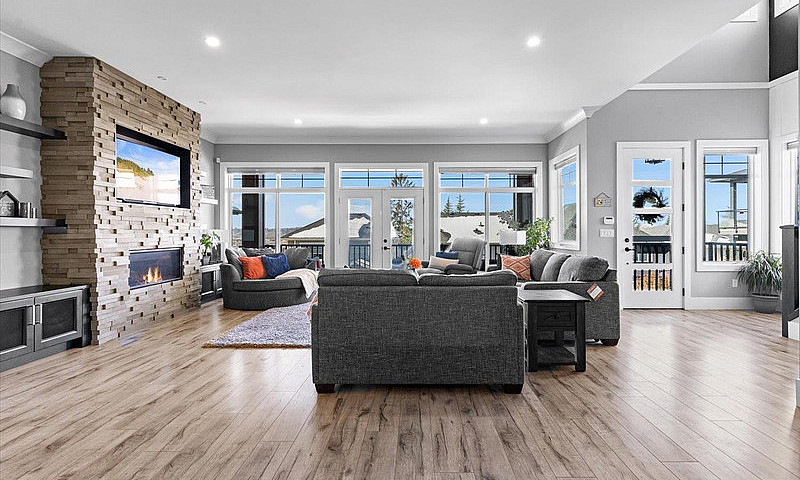 36 4295 Old Clayburn...