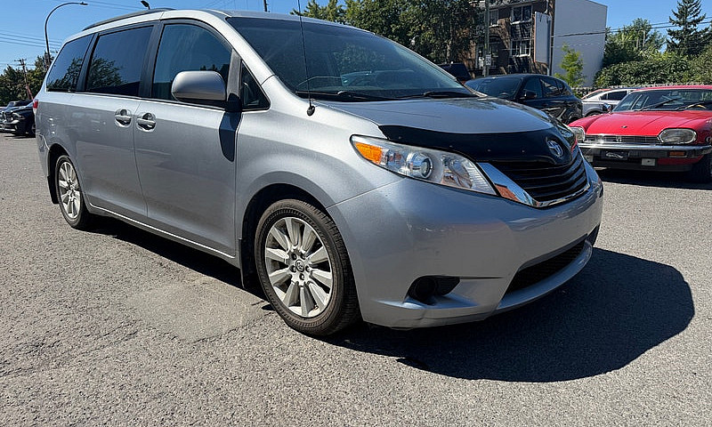 2014 Toyota Sienna L...