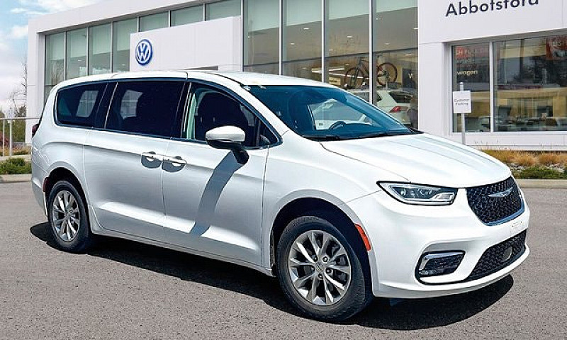 2023 Chrysler Pacifi...