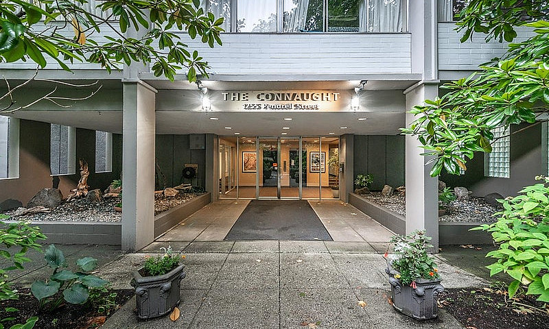 Studio Apartment For...
