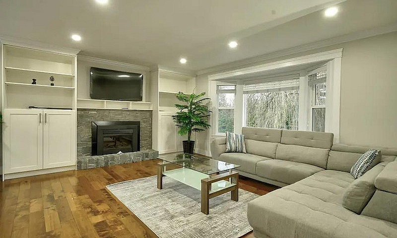 18369 21A Avenue Sur...
