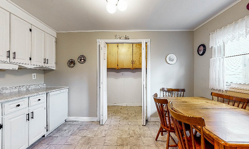 Cozy Yet Spacious Wi...
