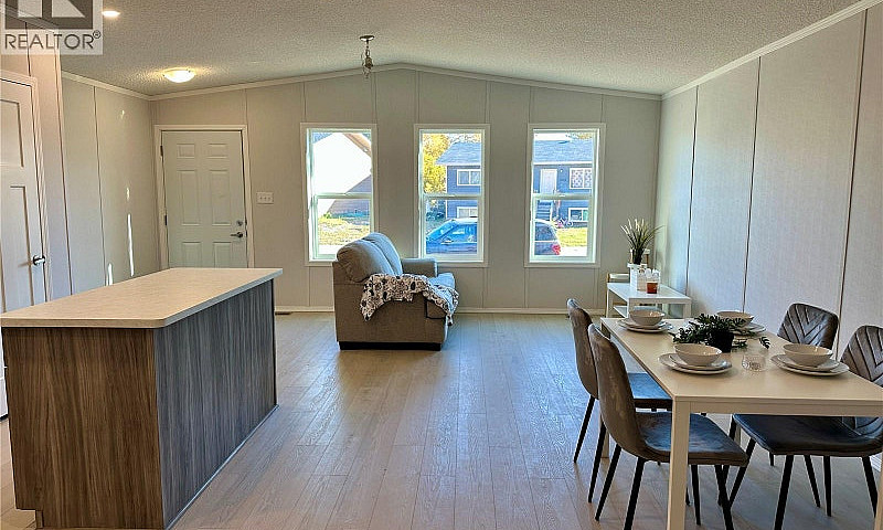 912 Quandt Crescent ...
