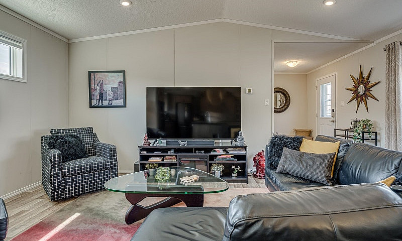 Former Show Home. Pr...