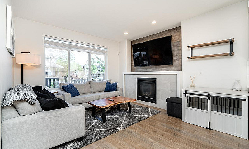 15 6897 201 Street L...