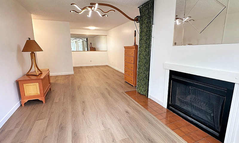 915 Sq Ft Condo Near...