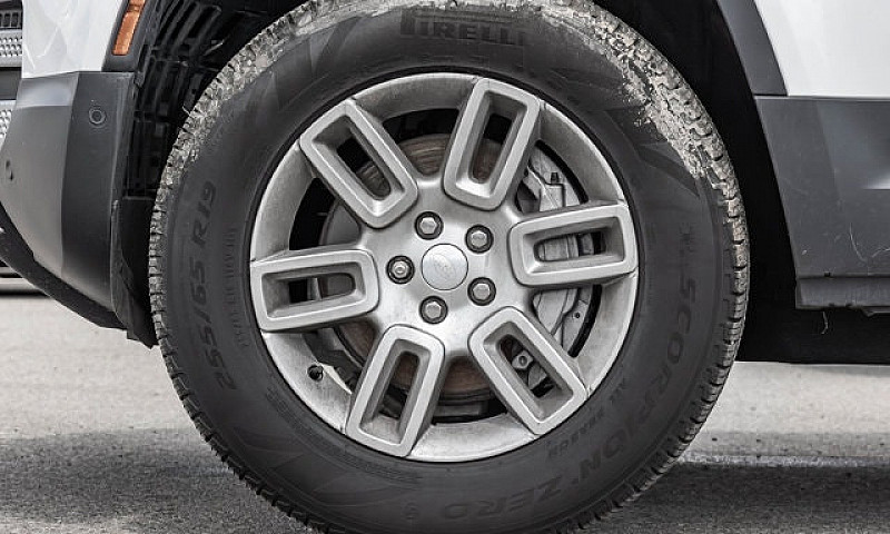 2025 Land Rover Defe...