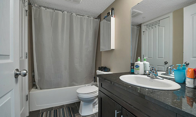 Condo For Sale/ 2 Be...