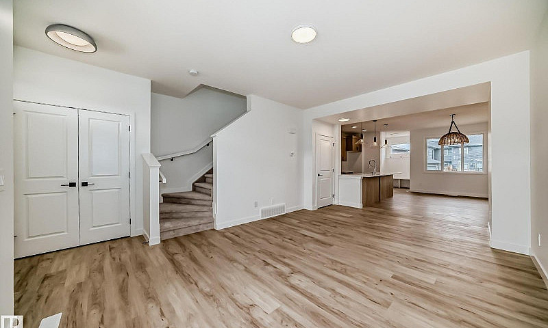 2622 62 St Sw Edmont...