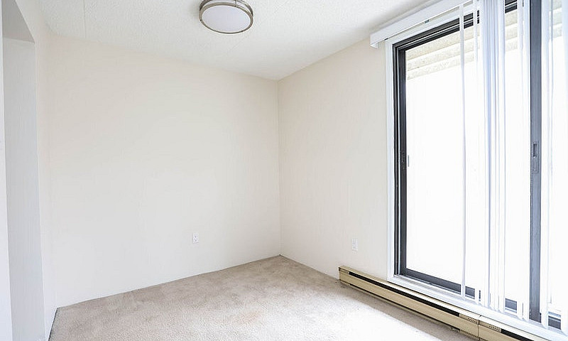 21 Roslyn Road - 2 B...