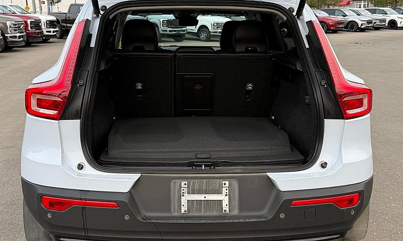 2024 Volvo Xc40 B5 P...