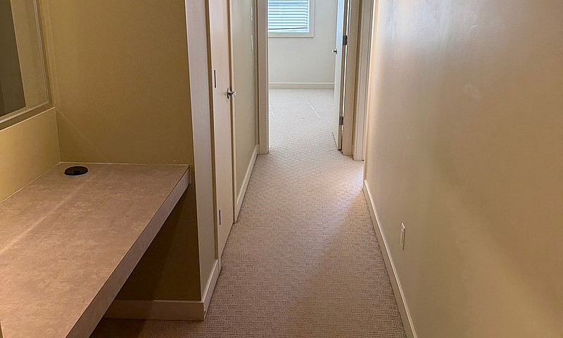 2 Story Condo With U...