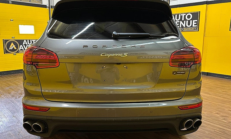 2016 Porsche Cayenne...