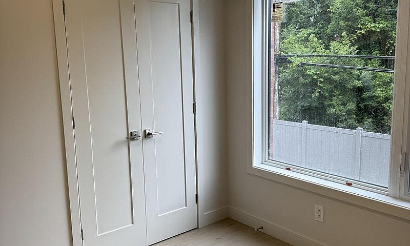 4 - 1301 Dorchester ...