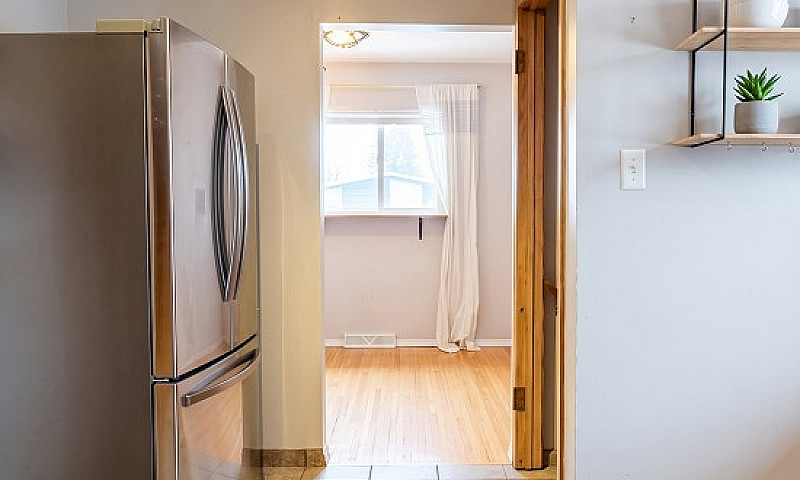 Nice 3-Bed Mainfloor...