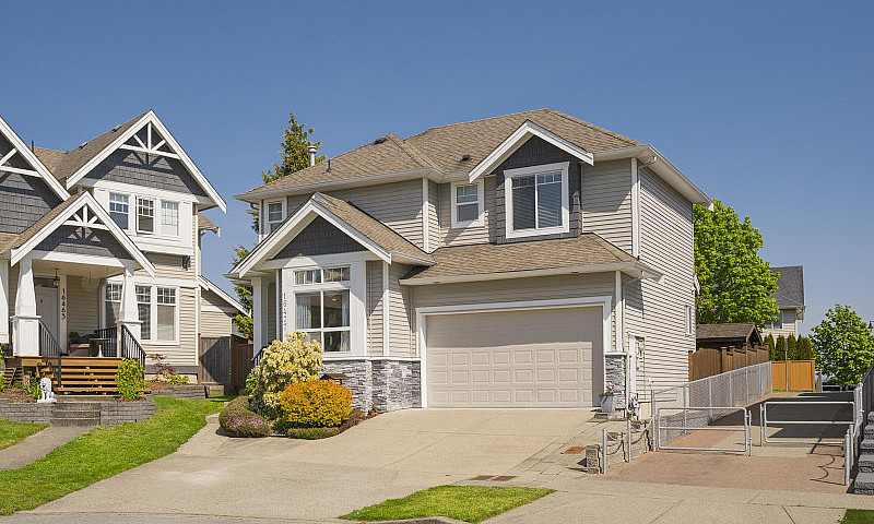 16477 59A Avenue Sur...