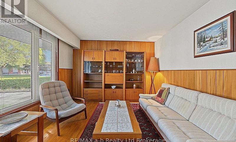 20 Pinecrest Avenue ...