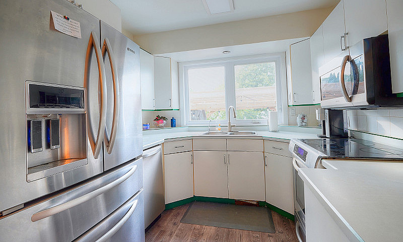 Spacious Charleswood...