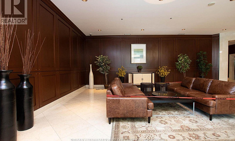 207 - 200 Rideau Str...