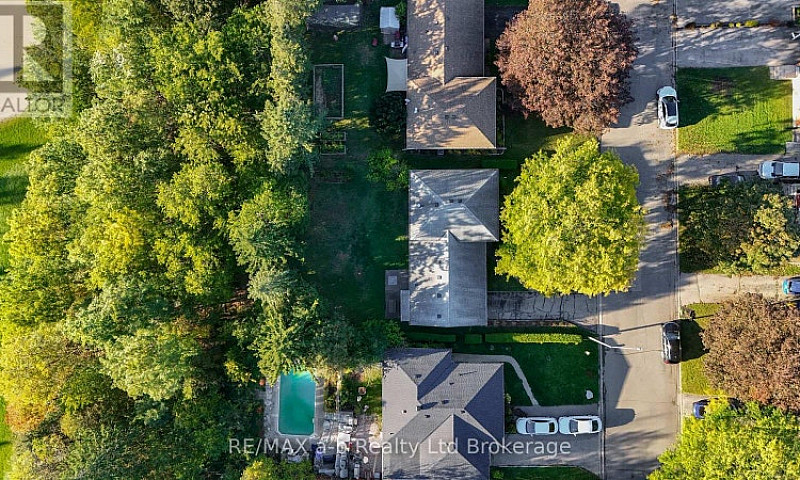 20 Pinecrest Avenue ...