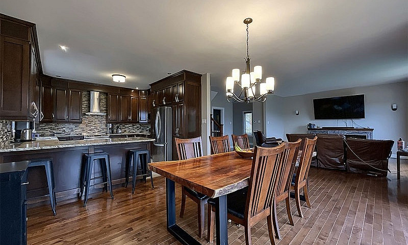 $899,000 - 2 Storey ...