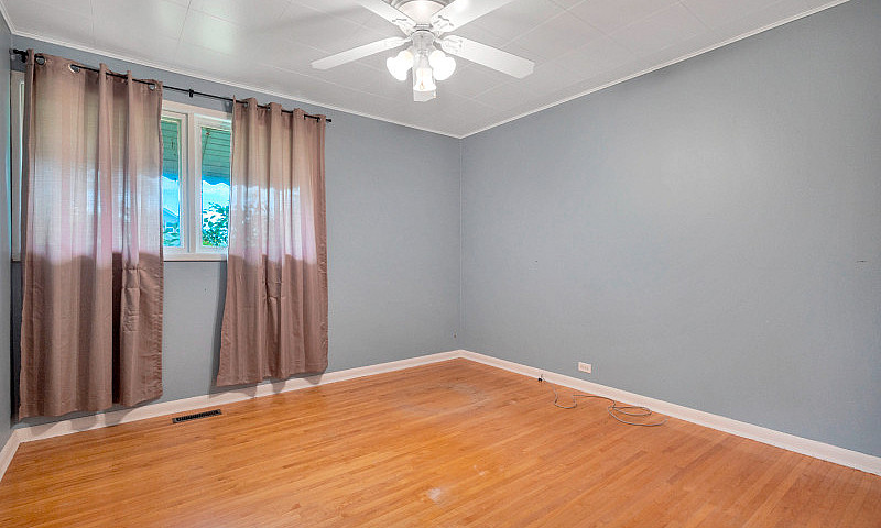 Bungalow On Huge Lot...