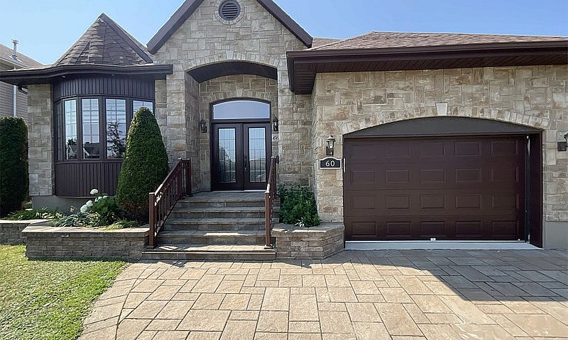 $695,000 - Bungalow ...