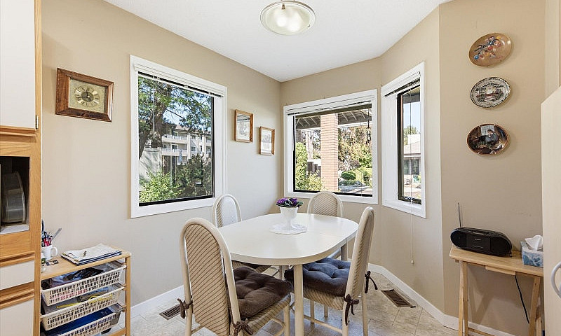 End Unit Townhouse I...