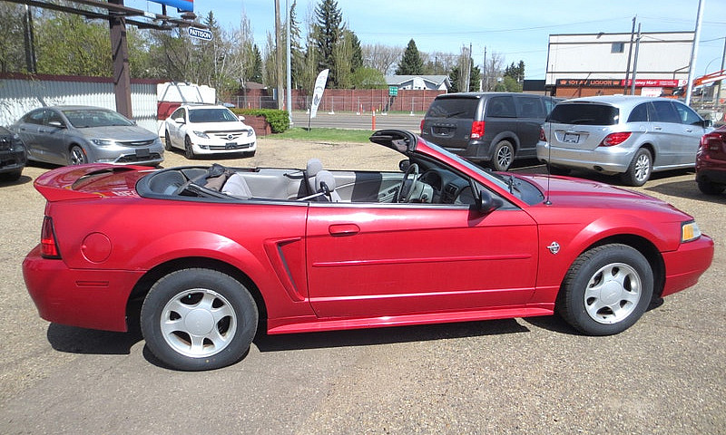 1999 Ford Mustang 35...