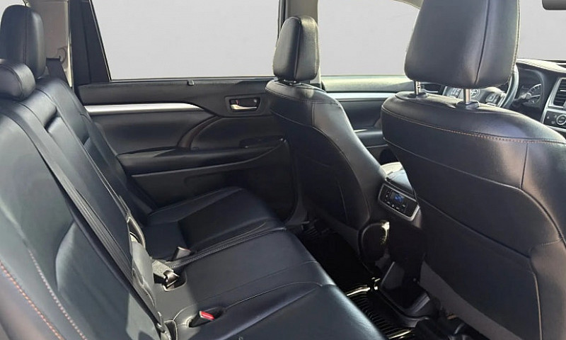 2019 Toyota Highland...