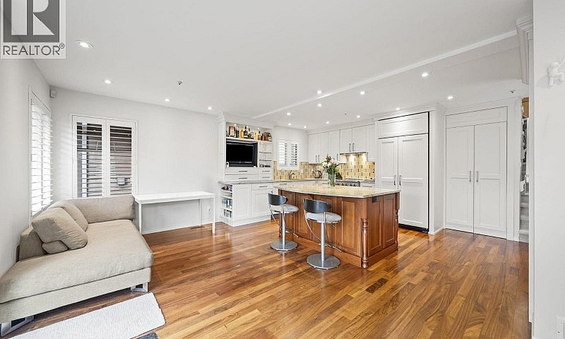 2408 Se Marine Drive...