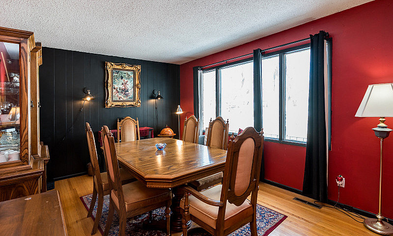 House For Sale 628 M...