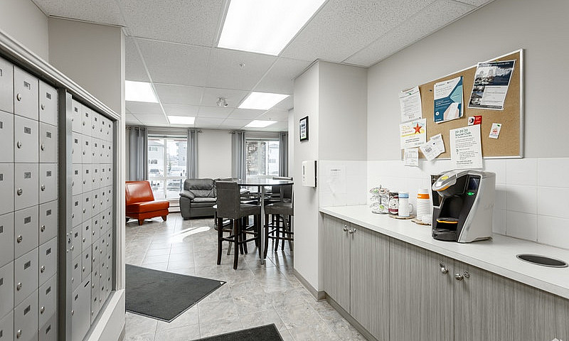 2 Bed 2 Bath Red Dee...