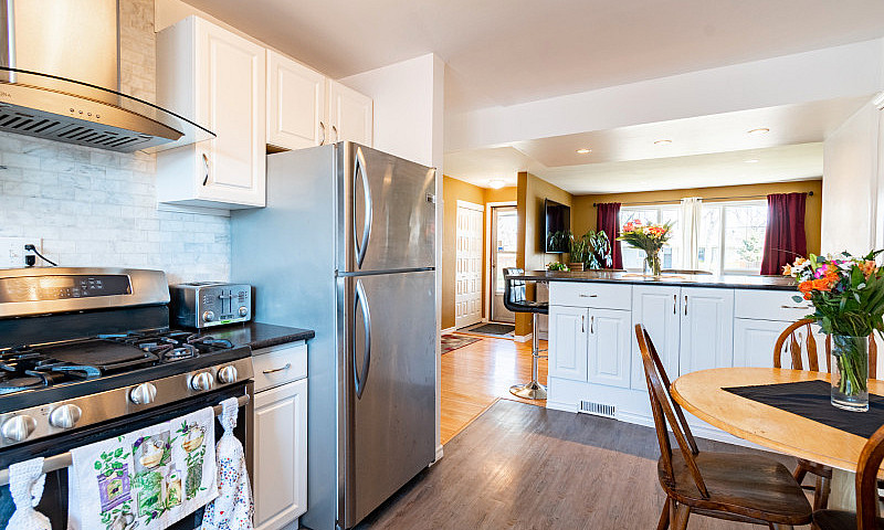 668 Dunrobin Avenue...
