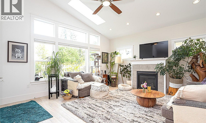 322 Edgewood Cres Du...