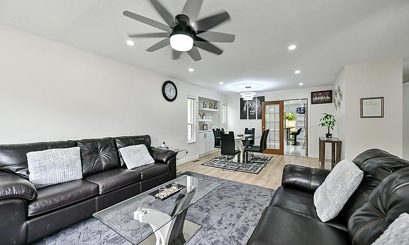 12925 65 Avenue Surr...